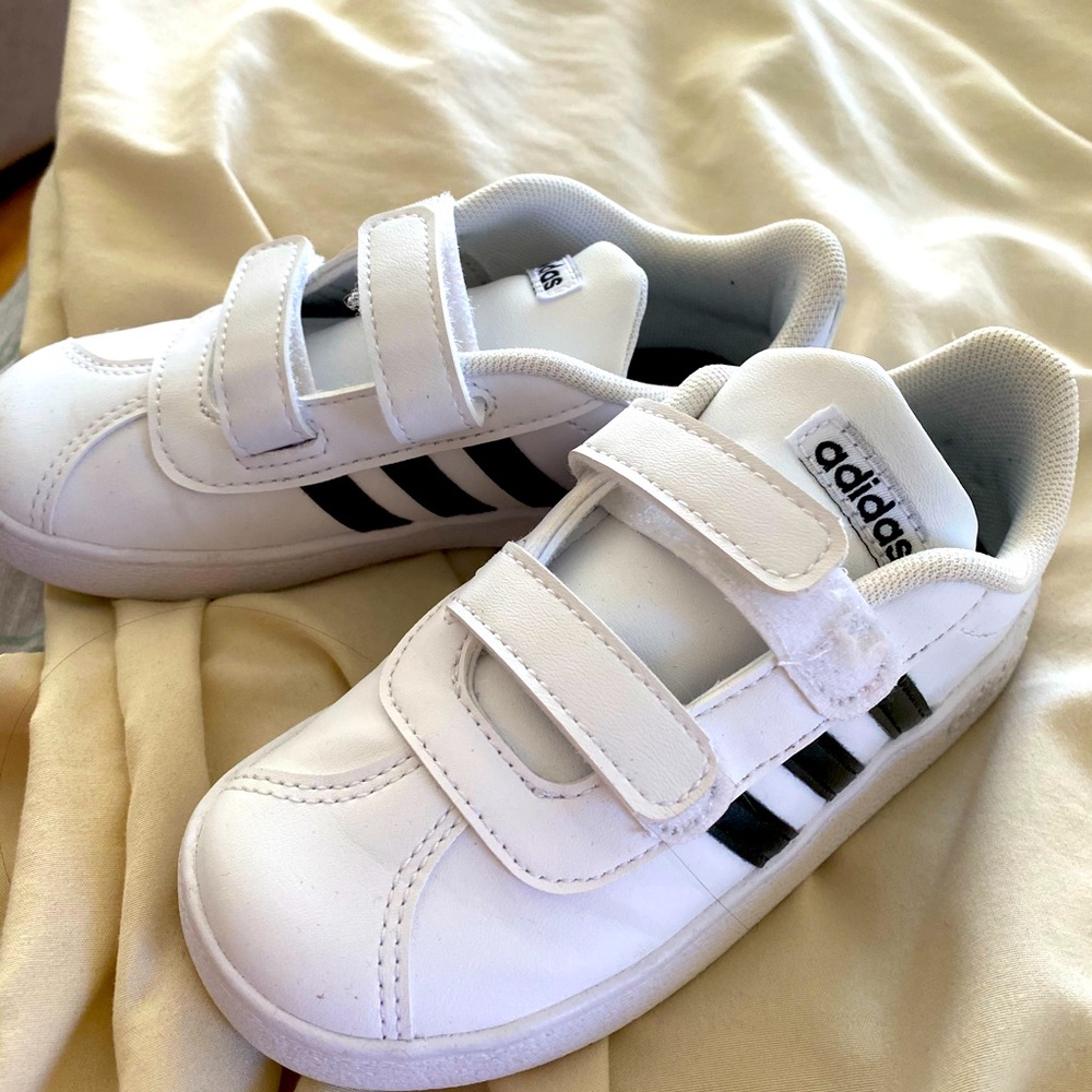 Adidas sneaker - white with black stripes